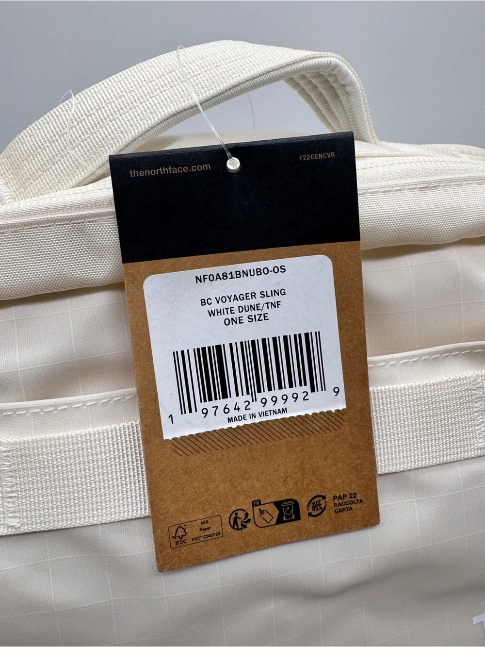 The North Face Base Camp Voyager Sling Bag 11L White Dune Cream Crossbody NWT